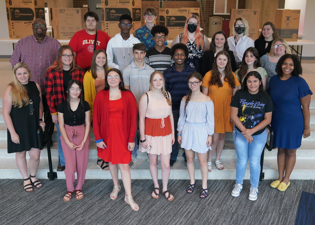 sandburg's tweet photo. Congratulations to our Sandburg TRIO Upward Bound and Sandburg Upward Bound Math-Science as they wrap up successful summer sessions at the Main Campus as well as internship opportunities throughout our district. https://t.co/o1SWOe1MVM