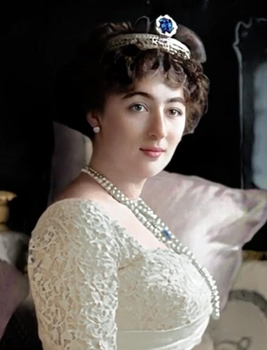EquityDiamond's tweet photo. 3/4. The last person to privately own the diamond – an American socialite named #Evalyn #McLean – had her daughter die of an overdose, her son die in a car crash, and her husband leave her for another woman. https://t.co/NVAa5voYAI