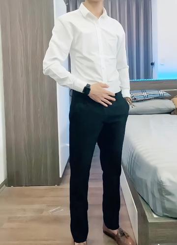 Nghe nói e thích sơ mi trắng. Thật may a bán áo sơ mi trắng này 😂. Ai mua vào tiktok đc free ship nhé.  international.blued.com/feed?id=NrJBZ2…