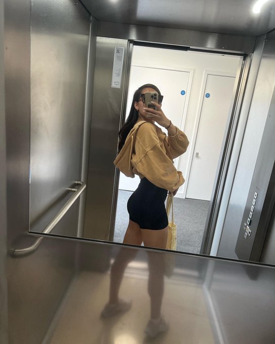 anyone wanna go gym with me? 💪 https://t.co/MlW6bVIwBj