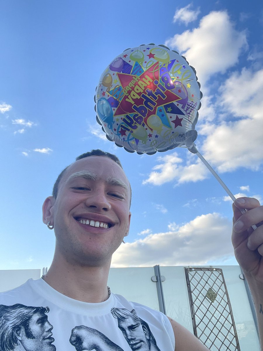 alexander_olly's tweet photo. i’m 32 today !! ! i’m so happy !! thanks for all the messages 🥹 ilysm x https://t.co/bMvVjIrJHU