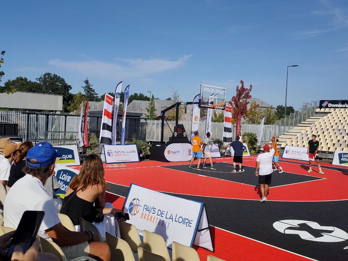 sarahelhairy's tweet photo. 👏Un grand bravo aux clubs de basket de @Nort_sur_Erdre #LesTouches #casson @suce_sur_Erdre pour l'organisation de ce premier Open de l'Erdre, compétition internationale de #basket 3x3 🏀 https://t.co/TzDPIgh7ec