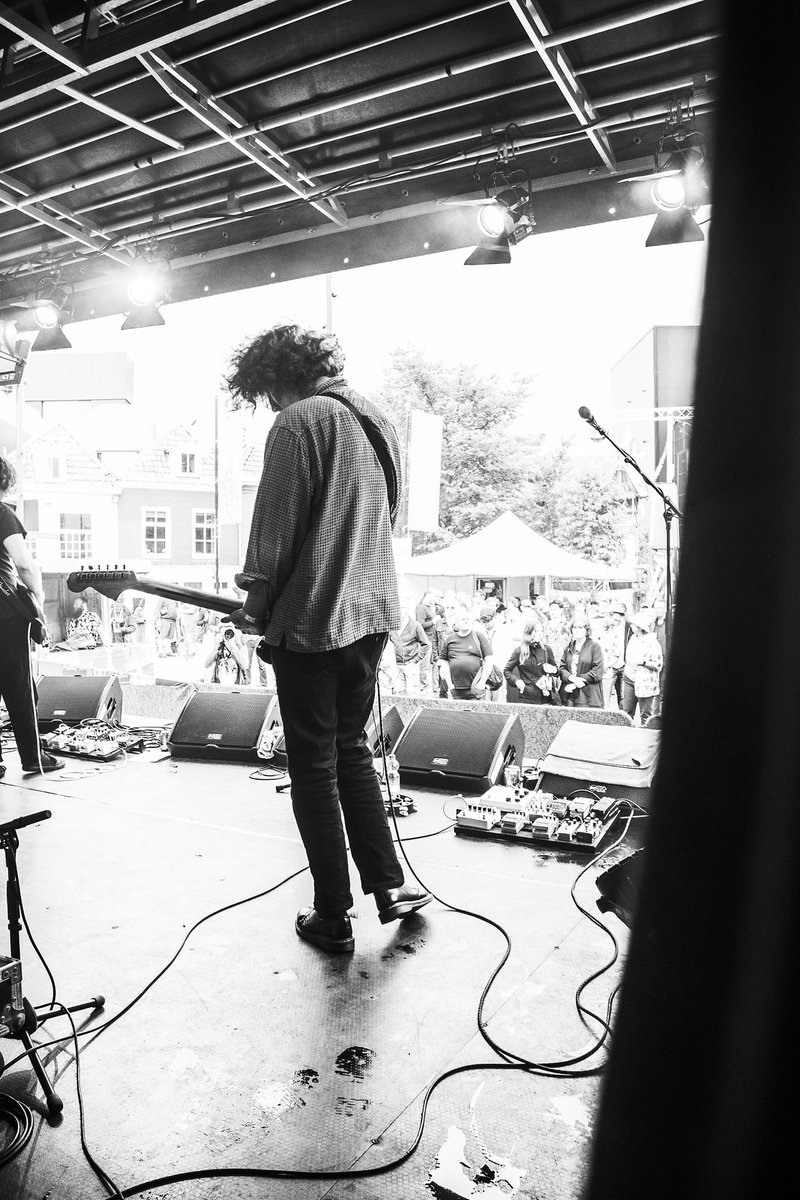 Vanwege wat technische problemen worden de optredens op Hemelum naar binnen verplaatst. Nieuwe tijden en locaties zijn:
21.45 - Sara Hebe - Nieuwe Locatie: Jeth
23.00 - Tramhaus - Jeth (half uurtje later, zelfde plek)
00.00 - The Umlauts - Nieuwe Locatie: Boksum