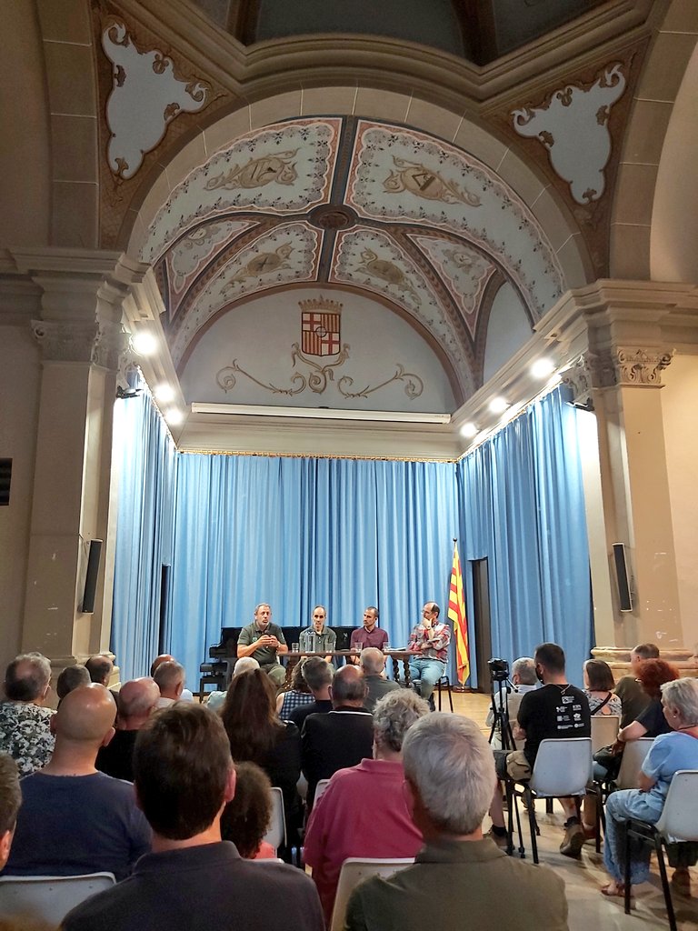 🗨️🐺💬 Interessant xerrada i debat sobre la presència del llop al #Moianès. Hem pogut escoltar i entendre les diverses posicions i compartir preocupacions i oportunitats. Gràcies per fer-ho possible <a href="/agentsruralscat/">Agents Rurals</a> <a href="/GrupFanal/">EL FANAL Grup ECOLOGISTA MOIANES</a>