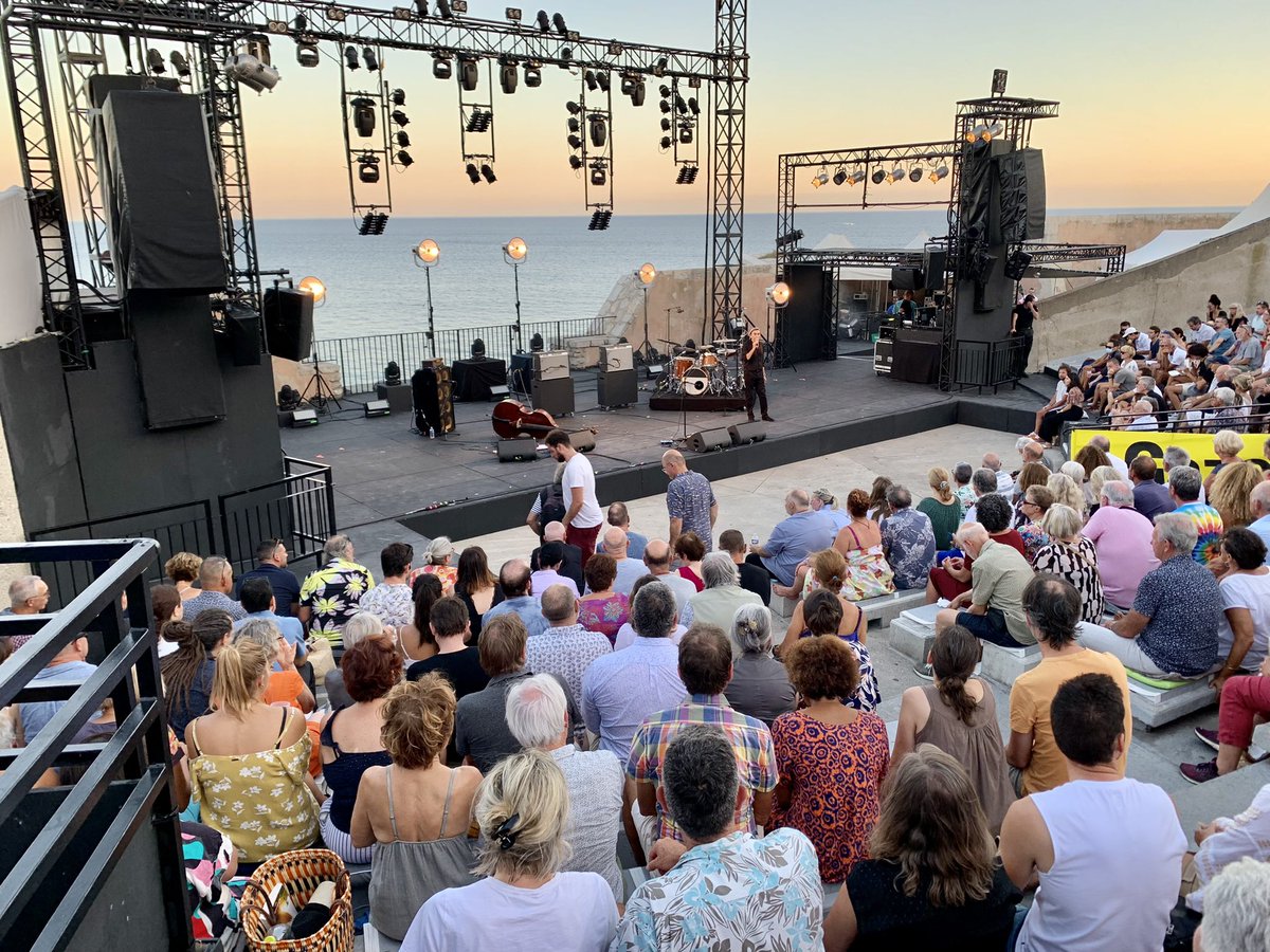 On est au théâtre de la mer et on est heureux !
Bienvenue à la 27e édition de Jazz à Sète
