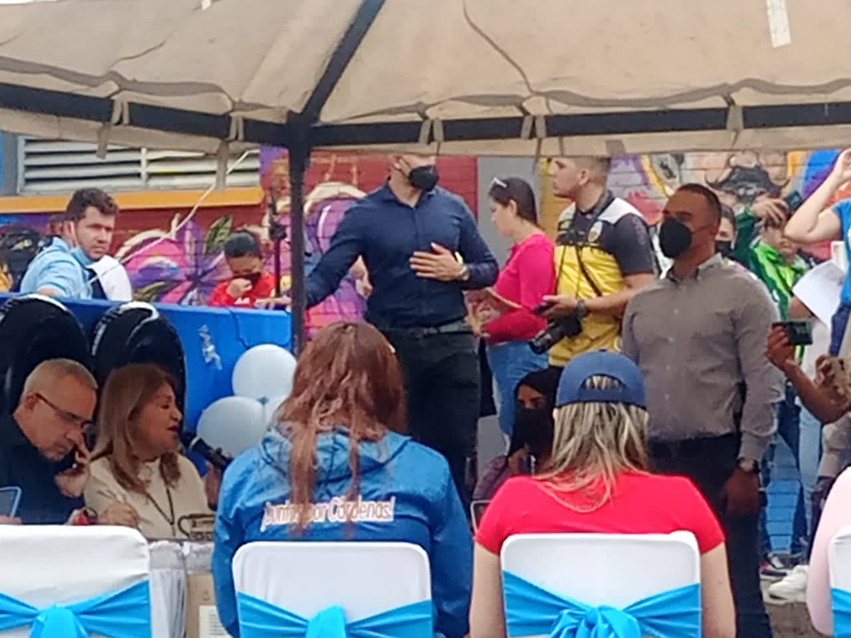 #Hoy  desde el Liceo Luis López Méndez en el Municipio Cárdenas y en acto especial con el Gobernador del Estado y la Ministra de Educación  el Director Prof. Wilmar Pérez presente para recibir el beneficio del laboratorio de computación asignado a nuestra institución