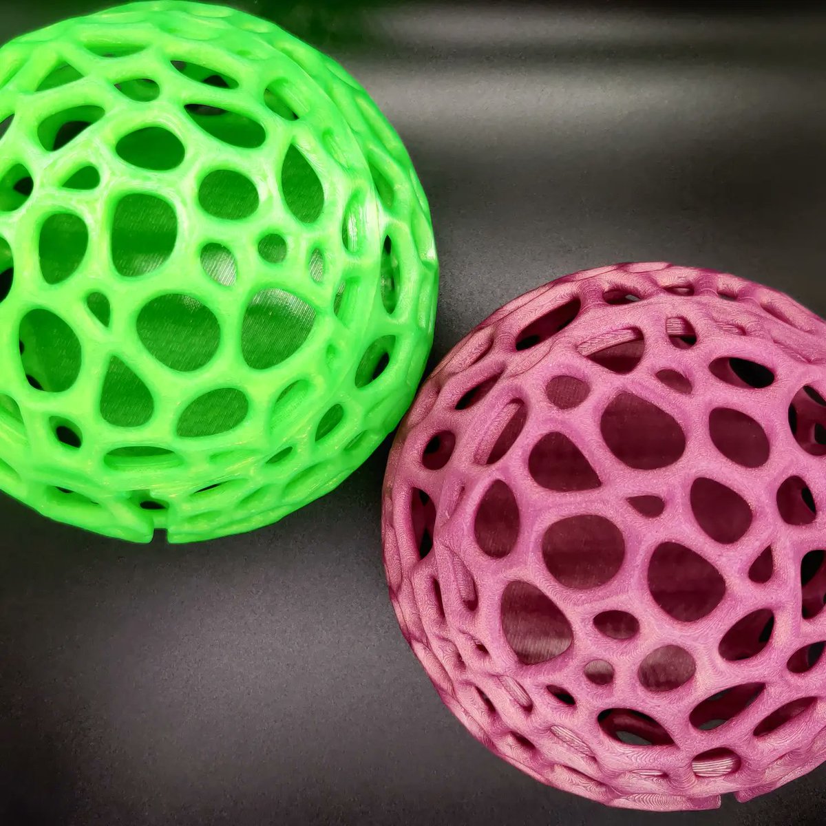 PhilaminarPrint's tweet photo. First time using Violet filament on a yarn bowl- turned out great! UV reactive green also solid. 
https://t.co/xsb4XVA85q
#smallbusiness #shoplocal #knitting #crochet  #coloradobusiness #yarnbowl #yarnaddict #yarn #3Dprinting #3dprint #3dprinted #voronoi #crafting #craft #violet https://t.co/DArbG364vO