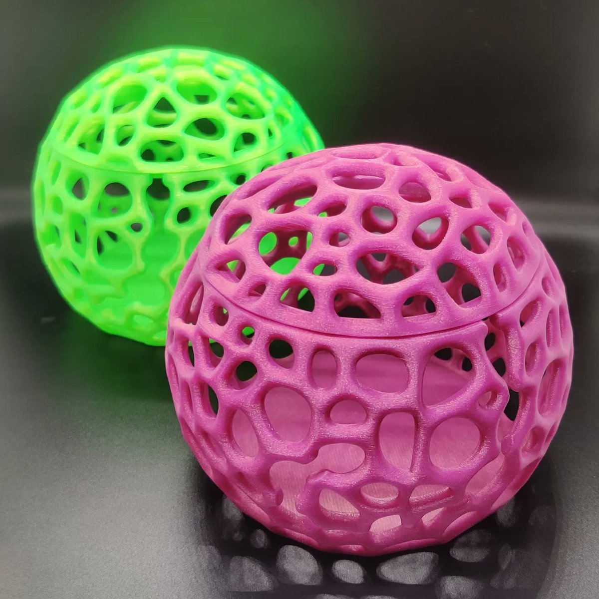 PhilaminarPrint's tweet photo. First time using Violet filament on a yarn bowl- turned out great! UV reactive green also solid. 
https://t.co/xsb4XVA85q
#smallbusiness #shoplocal #knitting #crochet  #coloradobusiness #yarnbowl #yarnaddict #yarn #3Dprinting #3dprint #3dprinted #voronoi #crafting #craft #violet https://t.co/DArbG364vO
