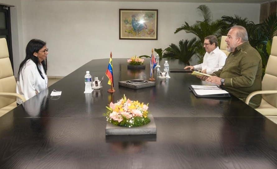 El Primer Ministro de #Cuba, <a href="/MMarreroCruz/">Manuel Marrero Cruz</a>, ofreció en el Palacio de la Revolución, un cálido recibimiento a la vicepresidenta ejecutiva de la República Bolivariana de Venezuela, <a href="/drodriven2/">Delcy Rodríguez</a>, quien realizó visita de trabajo.

#CubaPorLaPaz #CubaPorLaVida #CubaCoopera