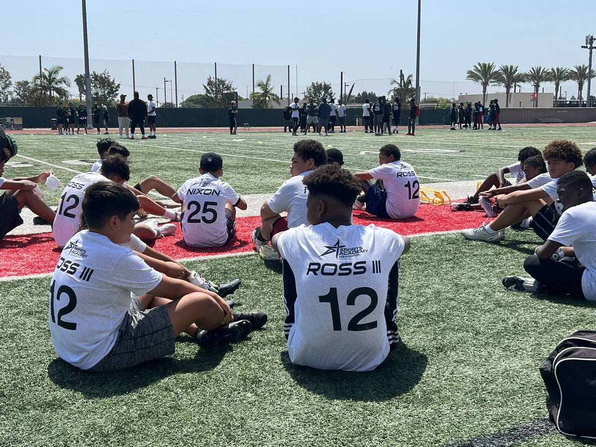 562sports's tweet photo. It’s been a great day at the John Ross and Keisean Nixon Youth Football Camp @WatchJRoss @keiseannixon https://t.co/CvgV4S8z8Y