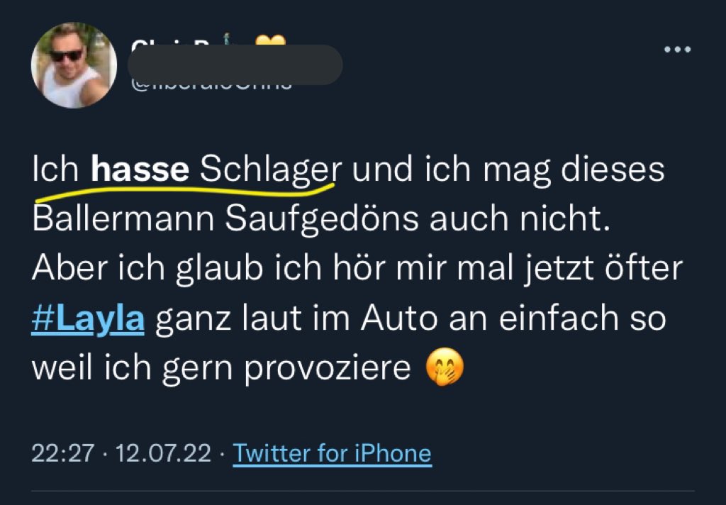 antonrainer's tweet photo. Die Vorstellung, dass diese armen Männer in ihren Autos hocken und sich vor lauter ✨Freiheitsliebe✨ selbst foltern, ist wirklich grandios. https://t.co/qdd4ZgCJcd