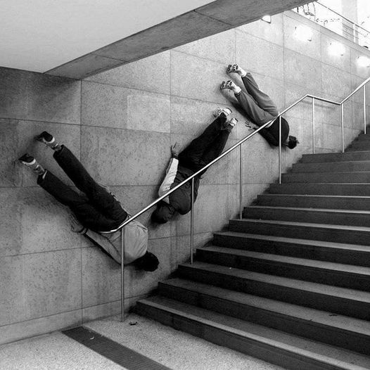 Orlandoguerrei1's tweet photo. Corpos no espaço urbano pelo artista austríaco #WilliDorner @willi_dorner https://t.co/KVRYogW3Jp