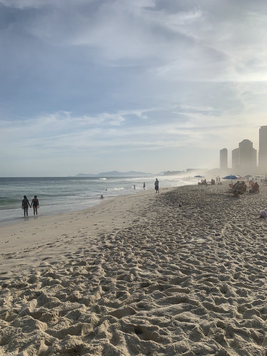 Giselesnbrito's tweet photo. Sextou 😎 https://t.co/4nBHrnbEoD