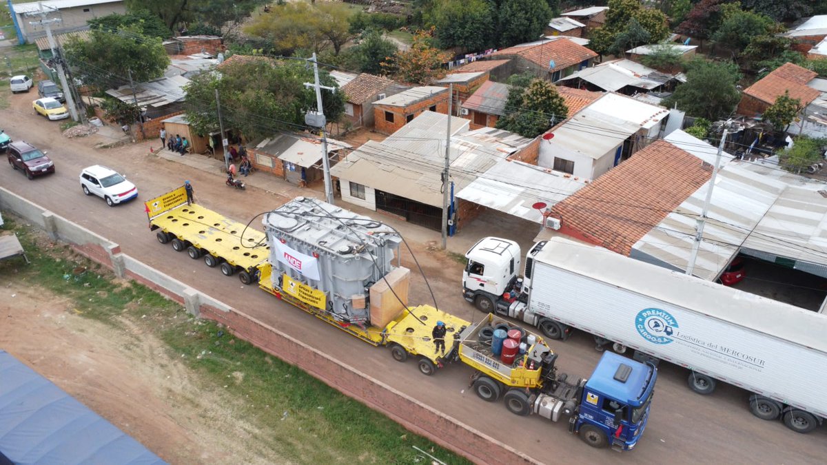 ANDEOficial's tweet photo. DÍA HISTÓRICO -  CON PASOS FIRMES HACIA SOBERANÍA ENERGÉTICA NACIONAL

🇵🇾 ANDE realiza el traslado de los dos primeros transformadores de potencia a la futura Subestación Yguazú 500 kV
@AgendaCAF
Más info en la web ▶️https://t.co/wSY093fqRD

#SoberaníaEnergética🇵🇾
#Yguazú500kV https://t.co/SyDz4KfmQR