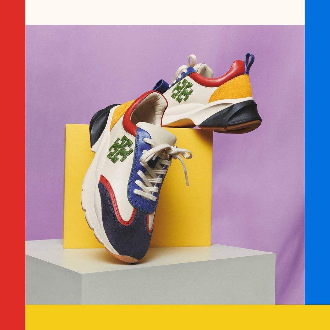 toryburch's tweet photo. Our Summer Capsule is live, full of vibrant colors that won’t be around forever. Shop these limited edition styles online and in select Tory Burch boutiques now. #ToryBurchPreFall22 #ToryBurchShoes #ToryBurch #GoodLuckTrainer https://t.co/f3LtuwlyNA https://t.co/OF6Z9gn2gs