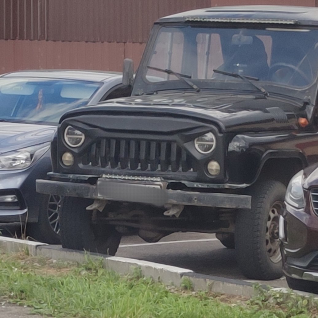 – Что у тебя с лицом?
– Это моё обычное лицо.

Моё обычное лицо: