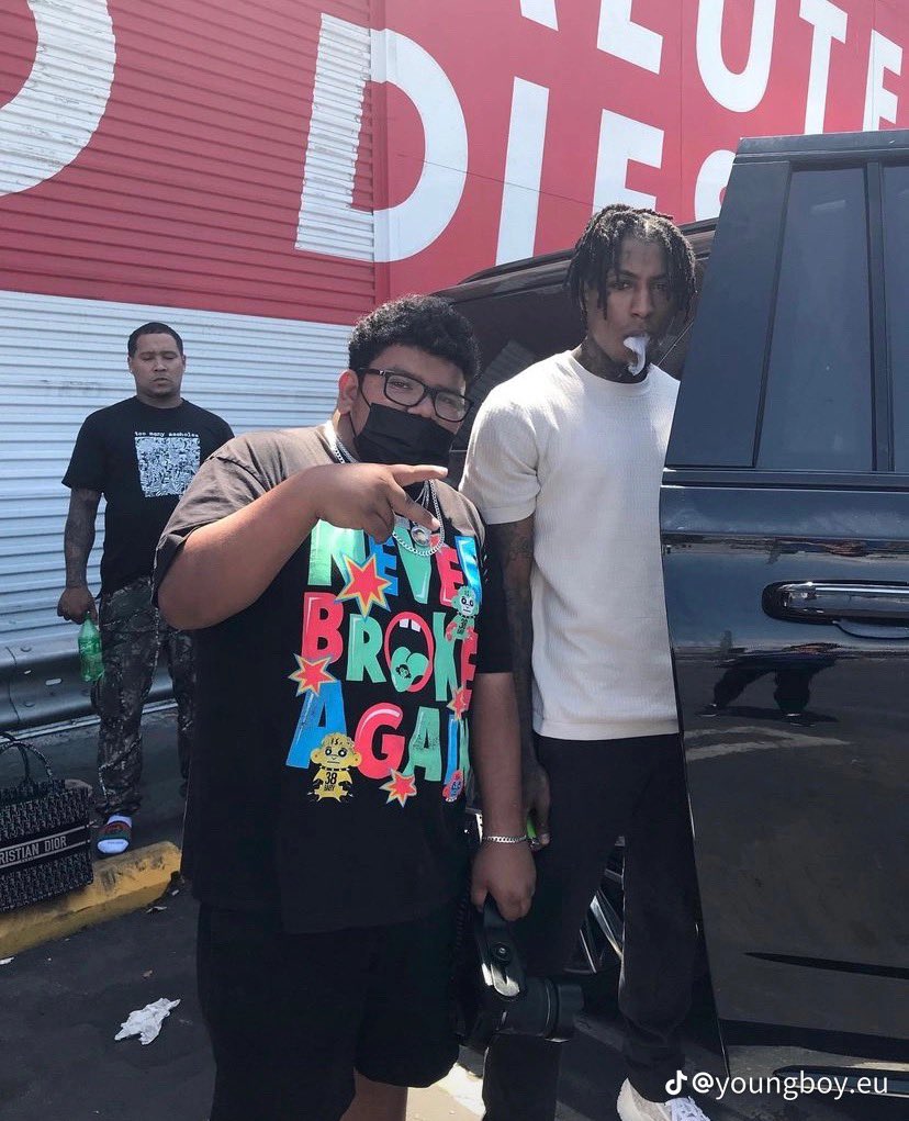 blufffslol's tweet photo. met yb today https://t.co/kl4t0A4AR6