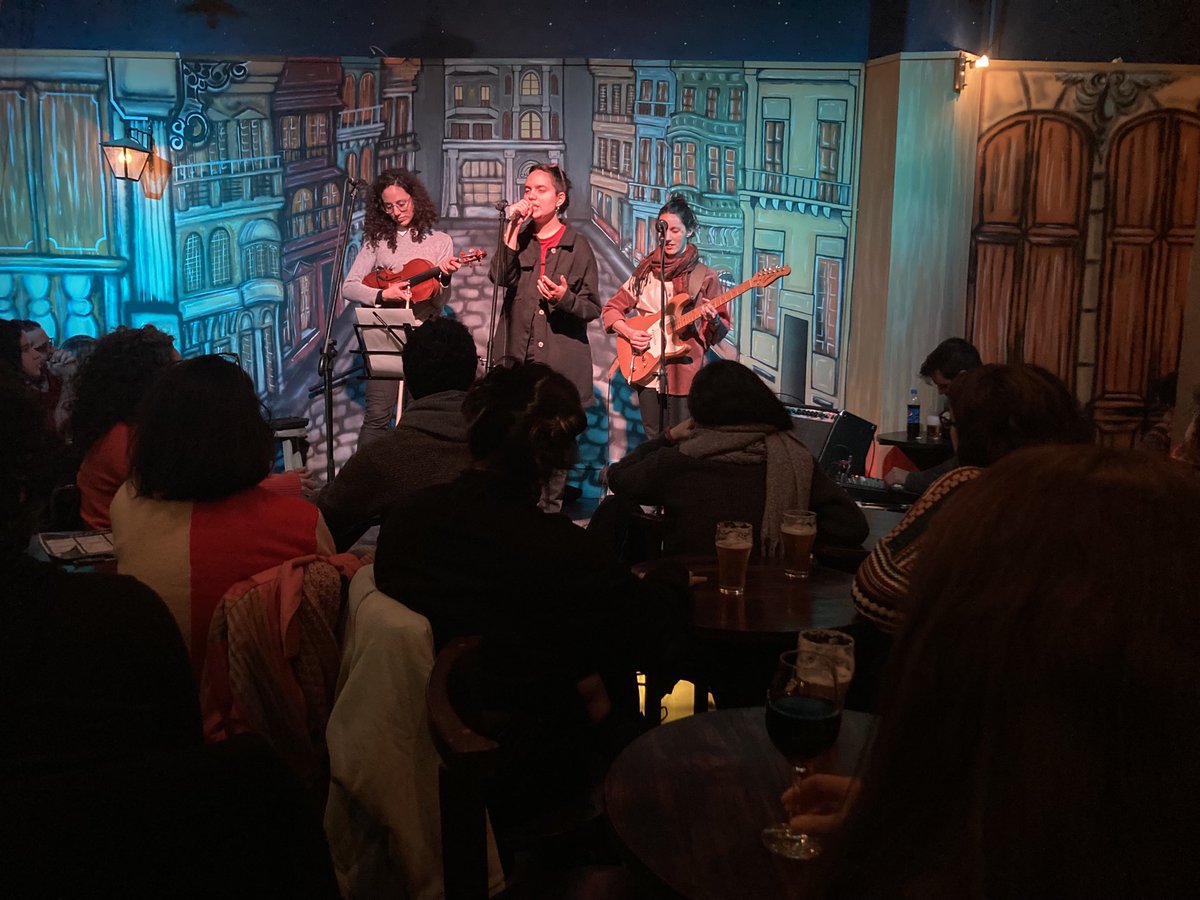 Gracias a quienes nos acompañaron el miércoles , fue una noche hermosa ✨

Y graciasgraciasgracias por agotar las entradas, ya nos estaremos encontrando de nuevo 💖