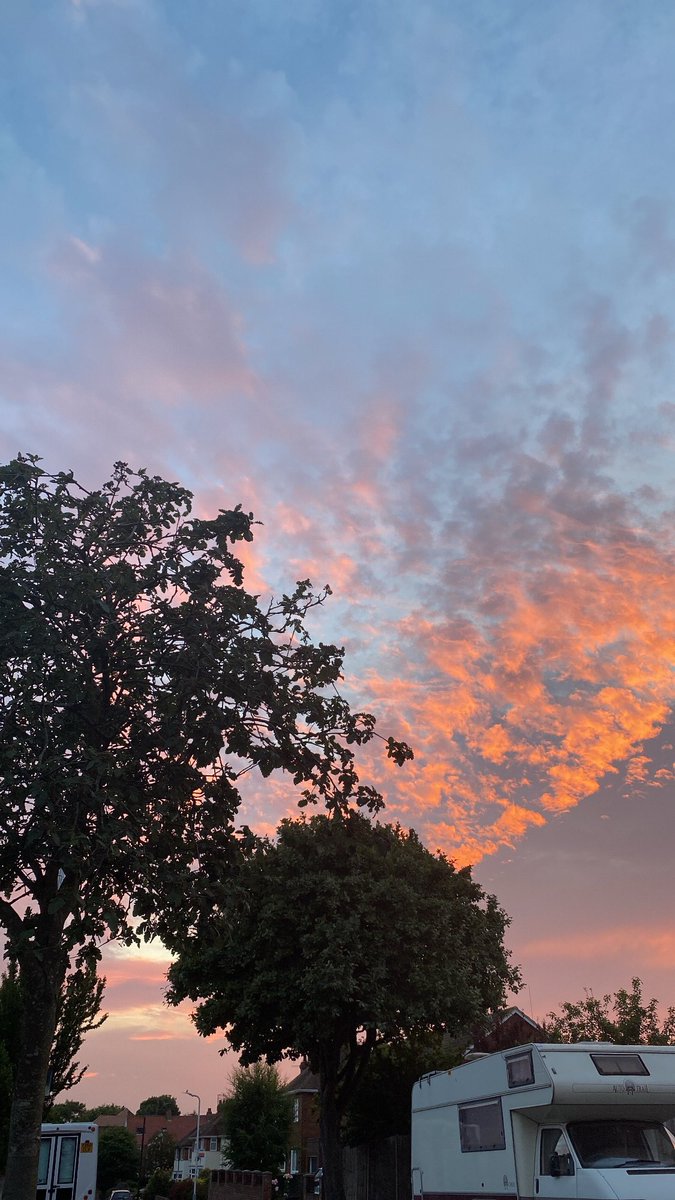 JessG_YW's tweet photo. Sunsets are proof that no matter what happens, every day can end beautifully. https://t.co/OGksMIxCqJ