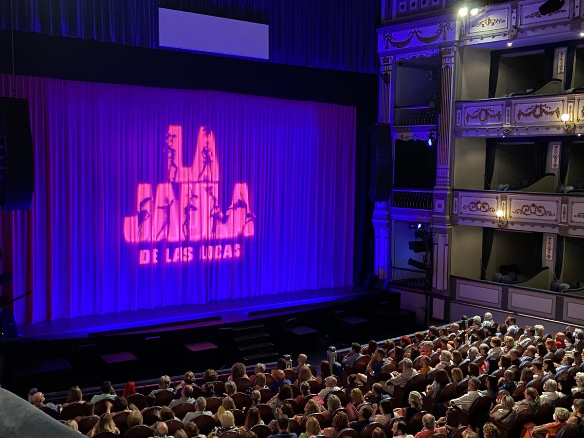 ajsbdub's tweet photo. @LaJaulaMusical ¡Una auténtica explosión de purpurina! #LaJauladelasLocas #LaJaulaMusical @AngelLlacer @ivanlabanda https://t.co/Ft44h8J6Qd