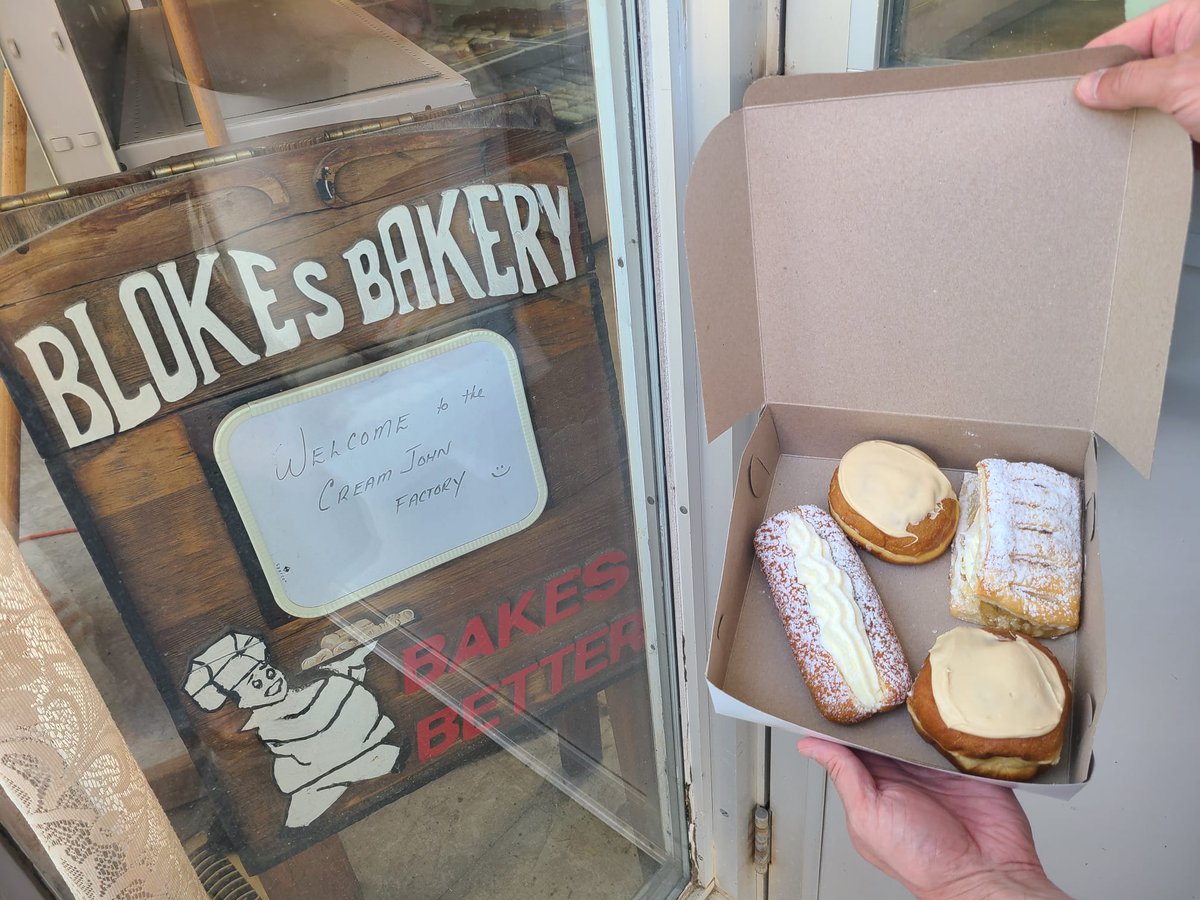 nicolergoehring's tweet photo. Stopped by Blokes Bakery in Stettler for some delicious doughnuts! #AlbertaRoadtrip https://t.co/eEvDrTW8QE