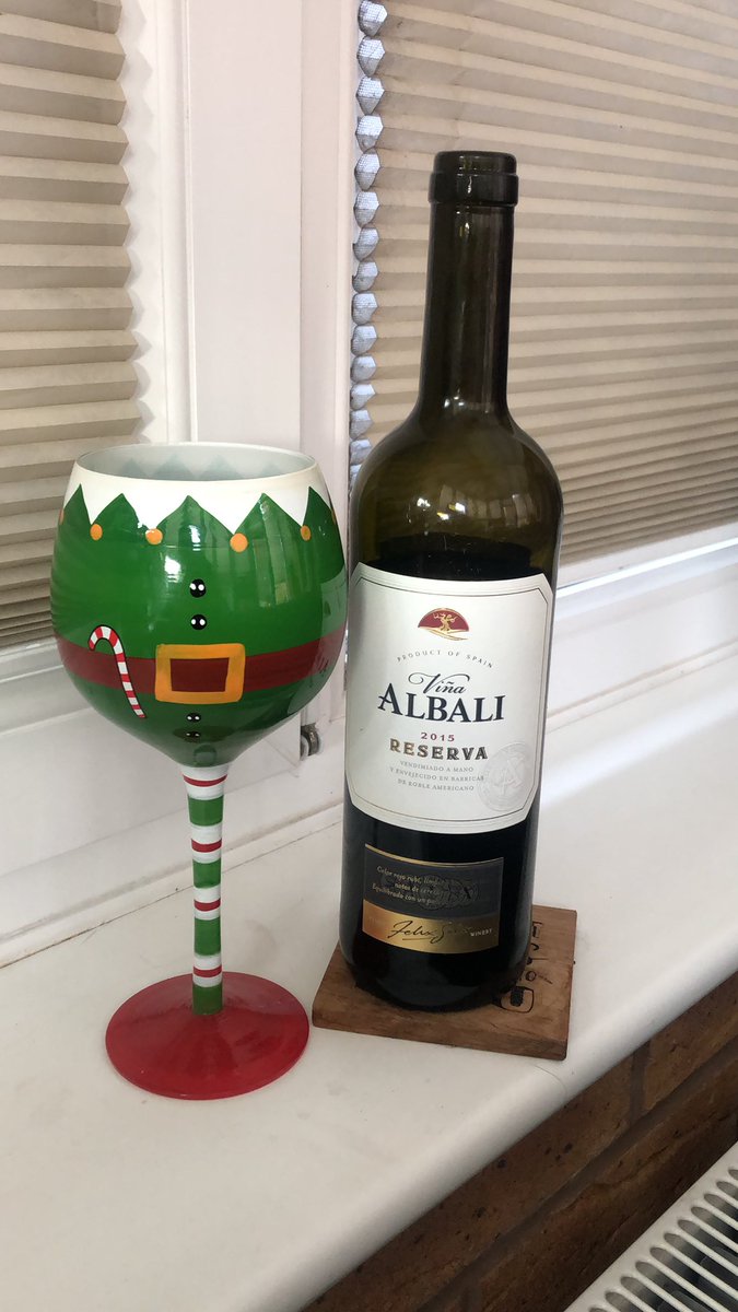 WaspsKitMan's tweet image. Kitman Clearout,this “mystery bag” packed full of very random stuff Wasps or Rugby related is up for grabs. Like, Follow and Retweet  #everykitmanknows and the number of items currently in this bag 🤷. Must be able to collect from me this season. Happy Friday everyone 🍷🍷