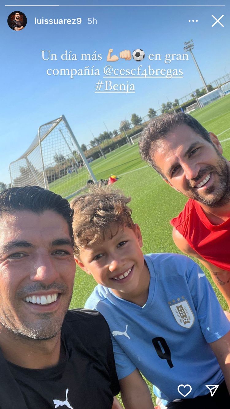 Relevo On Twitter Luis Suárez Busca Equipo Mientras Se Entrena En Las Instalaciones Del 