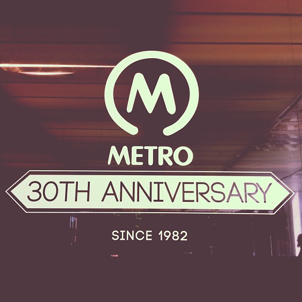 jaimeblack's tweet photo. .@MetroChicago's 40th seems like a great time to share my @DynastyPodcasts interview with Joe Shanahan and then-art director Ryne Estwing at (M)'s 30th anniversary Metrospective event in the Loop.

This is my favorite podcast out of my entire career.
https://t.co/n4RTwtvZLn https://t.co/GY4kozrdm5