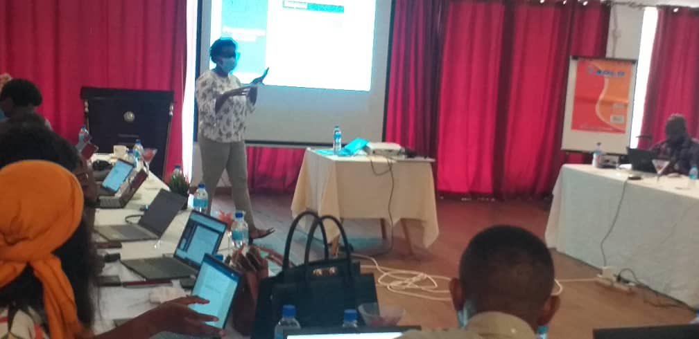 RennyVandy's tweet photo. This week, we worked on the Sierra Leone Differentiated Service Delivery (DSD) Operational Guide.
I presented the @WHO’s Updated Recommendations on Service Delivery for the Treatment and Care of People Living with HIV; a guide to support adapting DSD models for Sierra Leone. https://t.co/DpFap72XLK