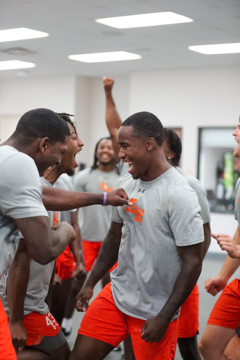 Pushing weight. 🏋️‍♂️
#EatEmUpKats