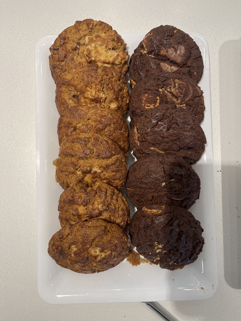 IntraFi's tweet photo. We are ending the busy week with some delicious treats from @forfivecoffee…we love our sweet Fridays. #greatplacetowork #topplacetowork #IntraFi https://t.co/MbaxB3DbKx