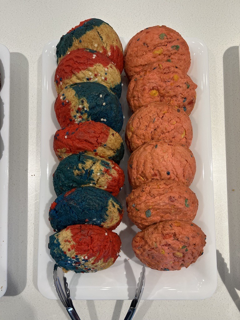 IntraFi's tweet photo. We are ending the busy week with some delicious treats from @forfivecoffee…we love our sweet Fridays. #greatplacetowork #topplacetowork #IntraFi https://t.co/MbaxB3DbKx