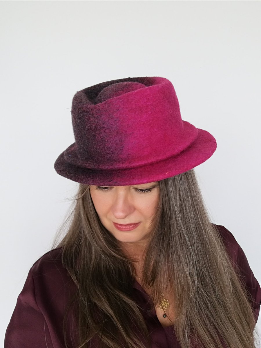 zsofiamarx's tweet image. I can't believe it's Friday again ❤️