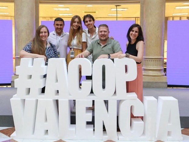 driecel's tweet photo. Días repletos de #compol de reencuentros (ya nos tocaba), desvirtualizaciones molonas y de conocer nuevos compañeros y amigos, de risas,de eventazo y de Valencia en vena.
Gracias #acopvalencia https://t.co/S6Pr4E4Vkr