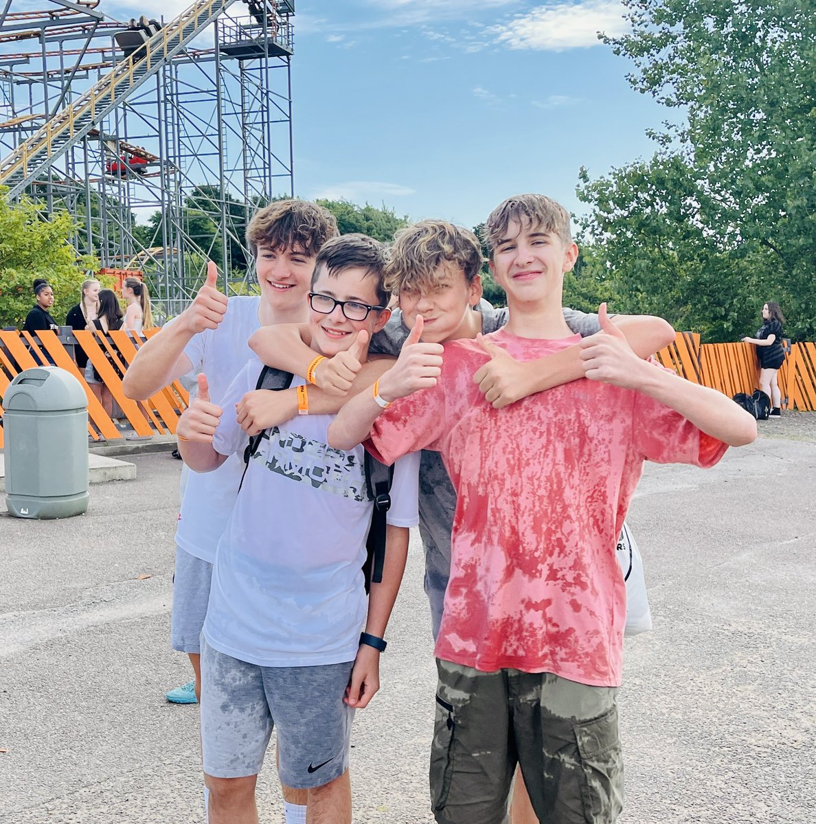 missbarker2's tweet photo. A lovely day today at Pleasurewood Hills with Year 10 @HobartHigh. You’re a truly wonderful year group, full of positivity, energy &amp; kindness and you’re an absolute credit to the school! A wonderful day had by all students &amp; staff… @LoisNethersell @Miss_Vickers1 @MrsW_Hobart 😊 https://t.co/hD1IRjyaAp