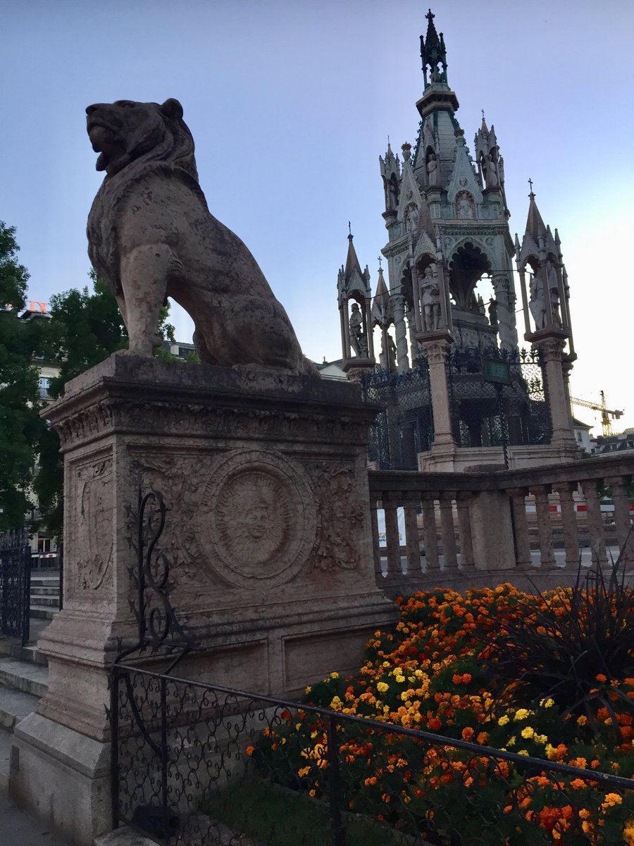 GmurHelen's tweet photo. #Geneva #Switzerland #alittlebitofbreeze #freshair #outside is free #Bruswick #beautifulevening #CottageCafe https://t.co/dkCCLlBuMg