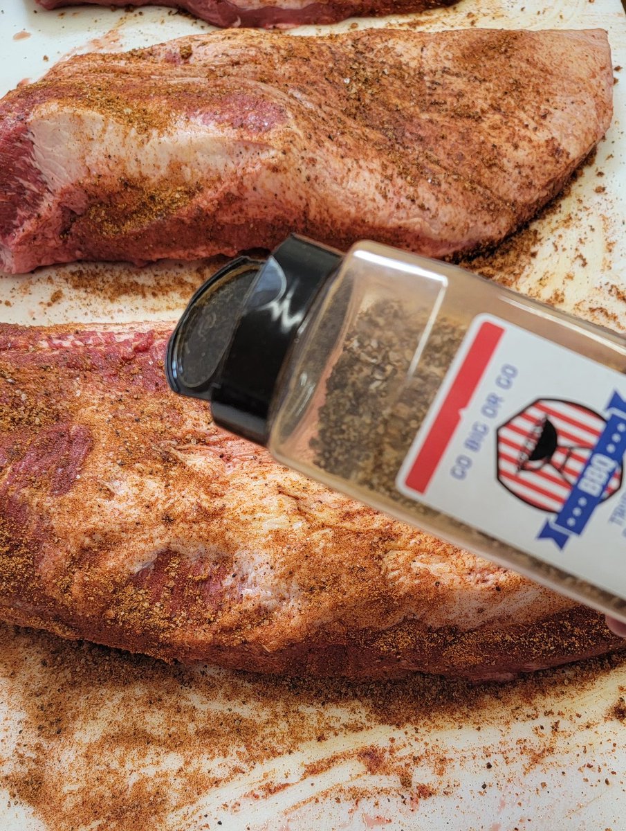 GoBigorGoBBQ1's tweet image. A genuinely fantastic shaker bottle hack I learned from one of @MeatChurch s videos with Truth BBQ was to just use the big side opening to help guide the rub

#gobigorgobbq #Misterbrisket #supportyourlocalpitmaster
