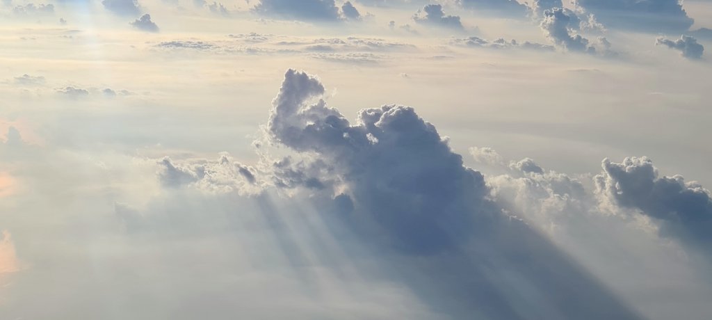 TaniaEsteban_'s tweet photo. Golden clouds ☁️🌥☀️ https://t.co/UZBWK3NHnC