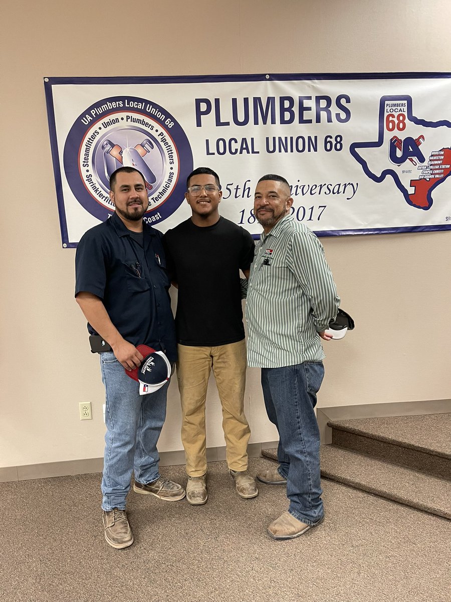 PlumbersLU68's tweet photo. A few of our newest recruits had a fantastic union meeting last night! Congratulations and best of success to each and every one of these young people. Great to see so many apprentice plumbers who are second, third, or even fourth generation! https://t.co/Hkd0C4rNST