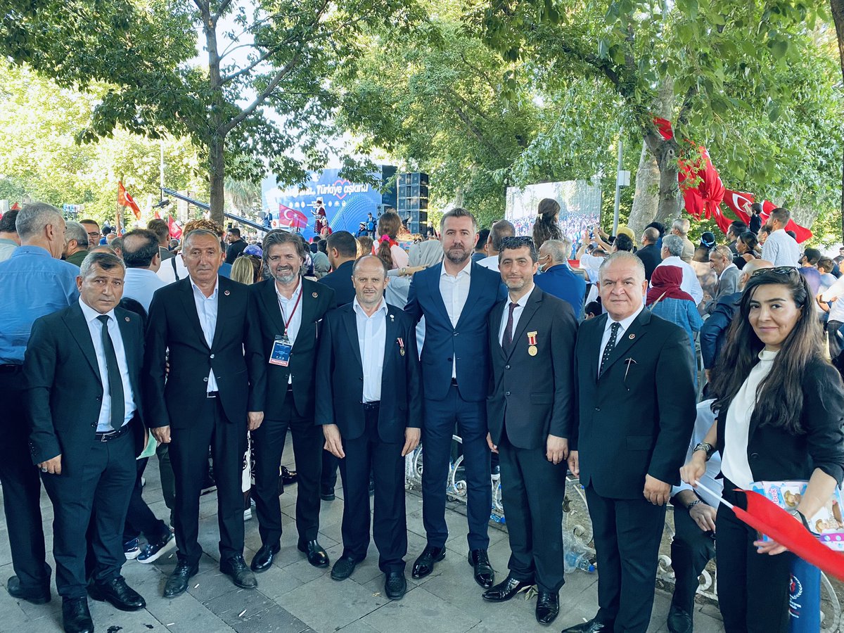 mutlu_furtana's tweet photo. #15Temmuz #DemokrasiveMilliBirlikGünü'nde vatanımızın bağımsızlığı için şehadete yürüyen #şehit'lerimizi rahmet ve minnetle yâd ediyorum. 
Gazilerimize sağlık, afiyet diliyorum.

Milli iradeye kast eden darbeyi ve darbecileri reddediyorum.

Milletimiz varolsun, vatan sağolsun.🇹🇷 https://t.co/7rRBhIBPQS