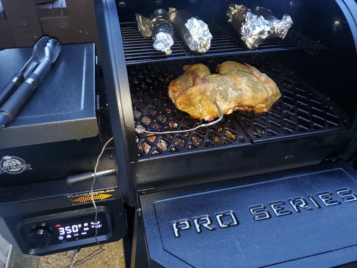 amaze652's tweet photo. Friday Night Grillin&Chillin #FFBBQ https://t.co/PtRPXPknKW