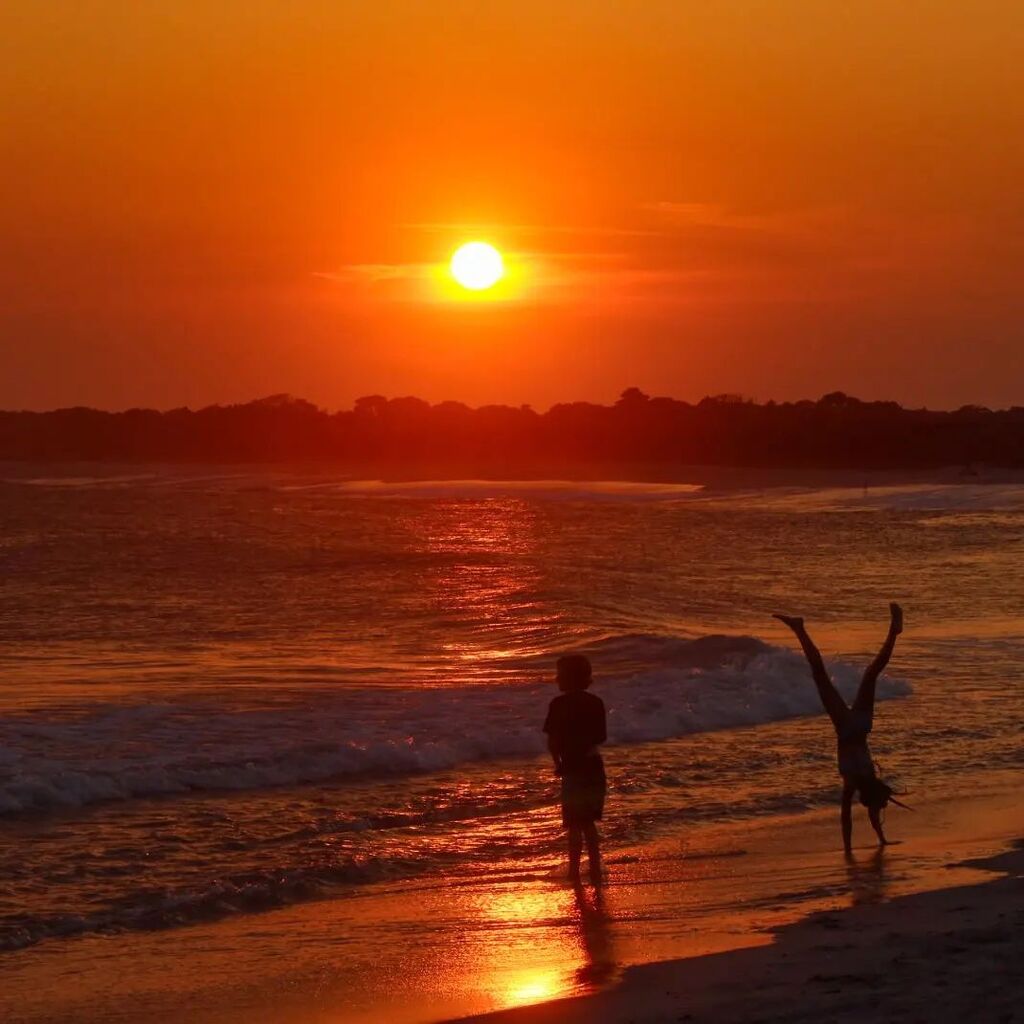seankardon's tweet photo. Somersault sunset at Cape May, NJ. #capemaybeach #capemay #sunset #sunset🌅 #sunsetsky #sunsetclouds #njshore #shorelife #jerseyshore #canon #canon📷 #canong5xmarkii #goodnight #goodnightphoto #capemaynj https://t.co/p7ZCwqYo70 https://t.co/B6iZ0fmz2U