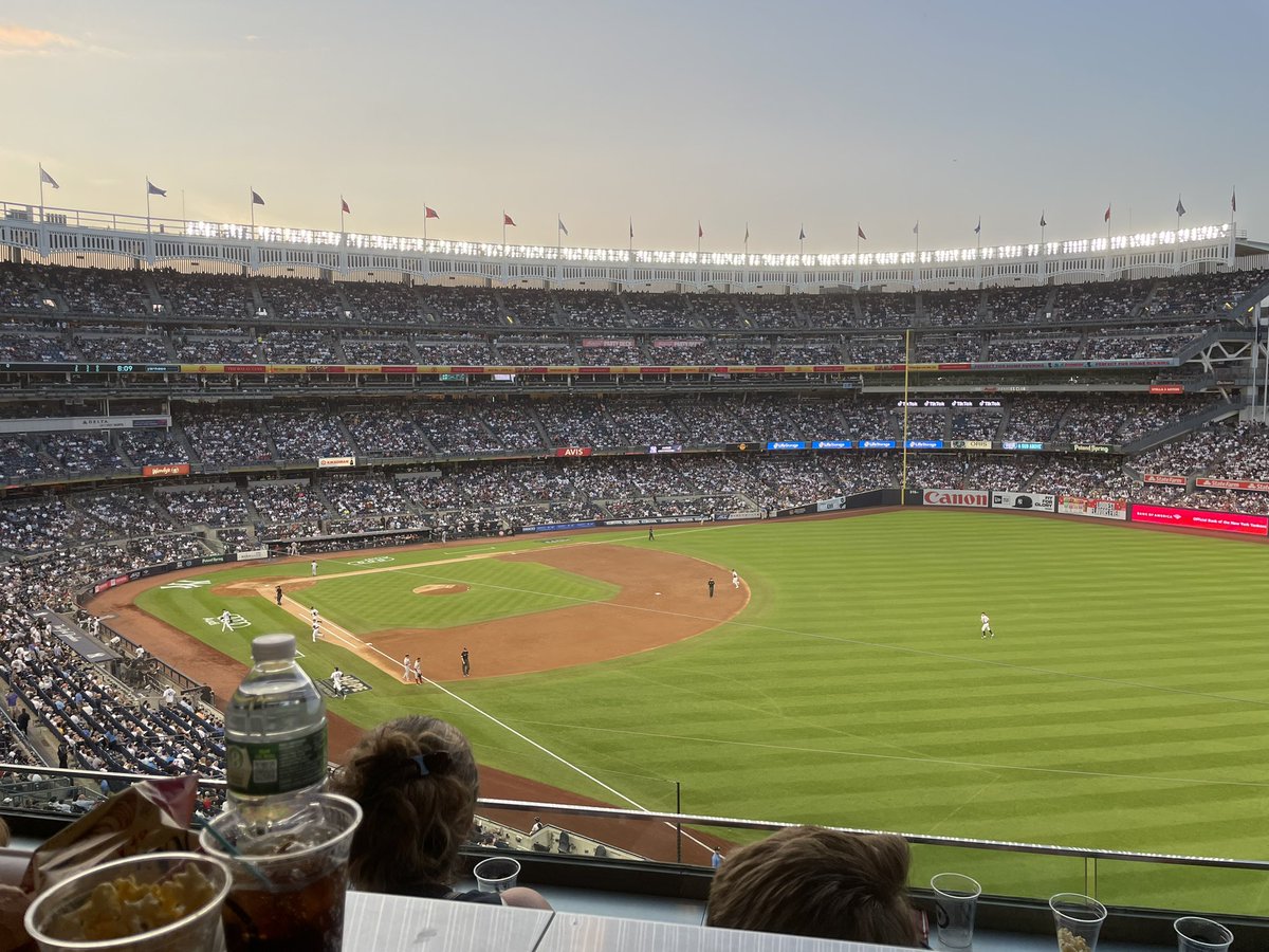 TommyCLak's tweet photo. Yankee stadium with @UKGInc.  Thank you for a great evening. https://t.co/Mc2N1aFRDg
