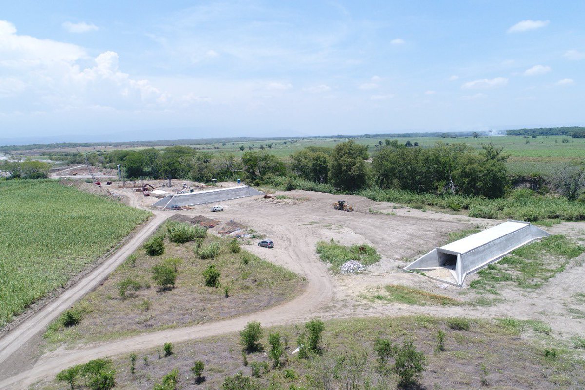 CecidelAlto's tweet photo. Avanzamos en la consolidación del Puente “El Comandante”, construcción que forma parte de la Carretera Tam-Bajío. 

Obra que fortalecerá la conectividad y el flujo comercial de la #ZonaTAM con el bajío del país. 

#TamCrece https://t.co/Xh1b1u93z3