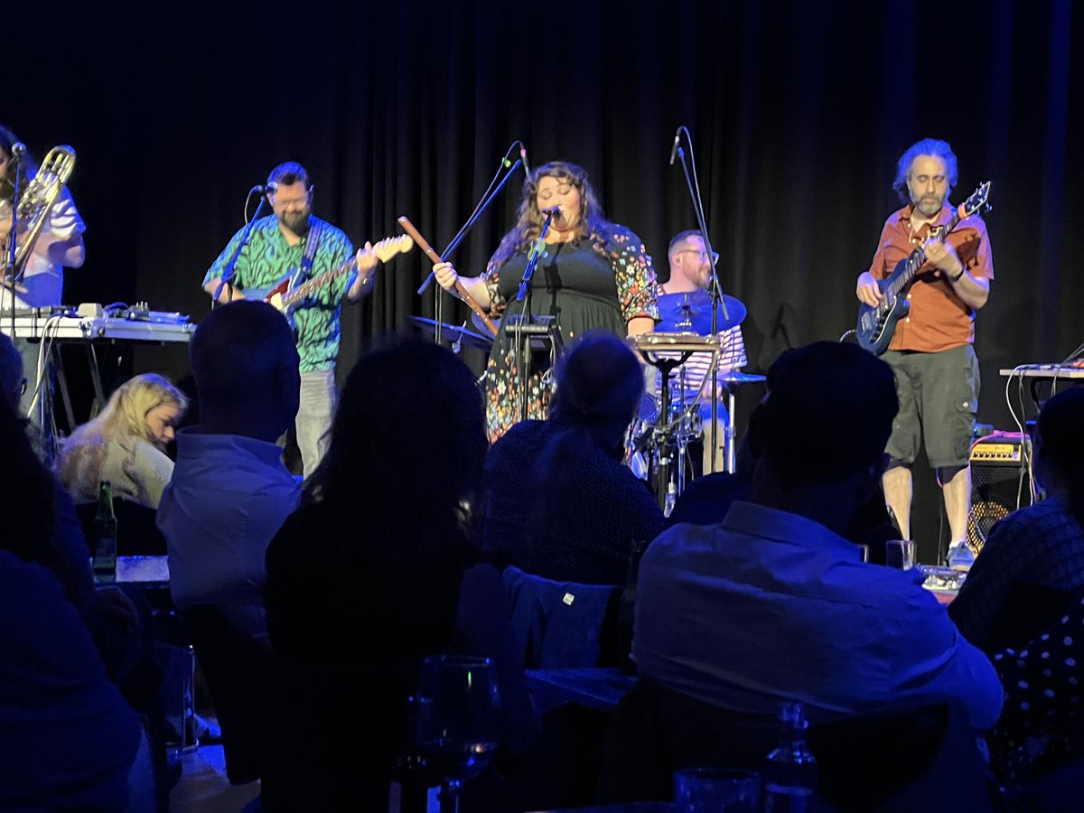EoinKelly_13's tweet photo. More shots of a mighty gig @mptarmagh tonight with @RioghnachSings & Honeyfeet - It’s Been Awhile Buddy #Honeyfeet #BuddyTour #Ireland #IrishTour2022 #Ireland22 https://t.co/pPnSHm8lfW