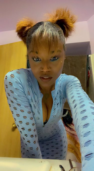 Trust me to hold your heart &hearts;️ https://t.co/IyMqbYFzPI<a href="/tag/selflove"class="tags"><span>#selflove</span></a>