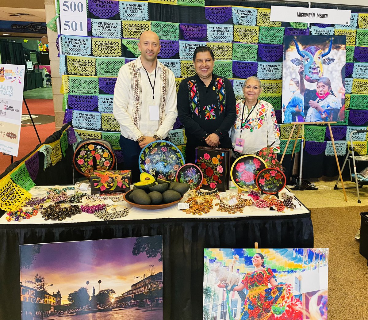 z93LDO's tweet photo. Festival Internacional de Ciudades Hermanas en  Sames Auto Arena #HolaLaredo #Z93Laredo https://t.co/6apTRHrbth