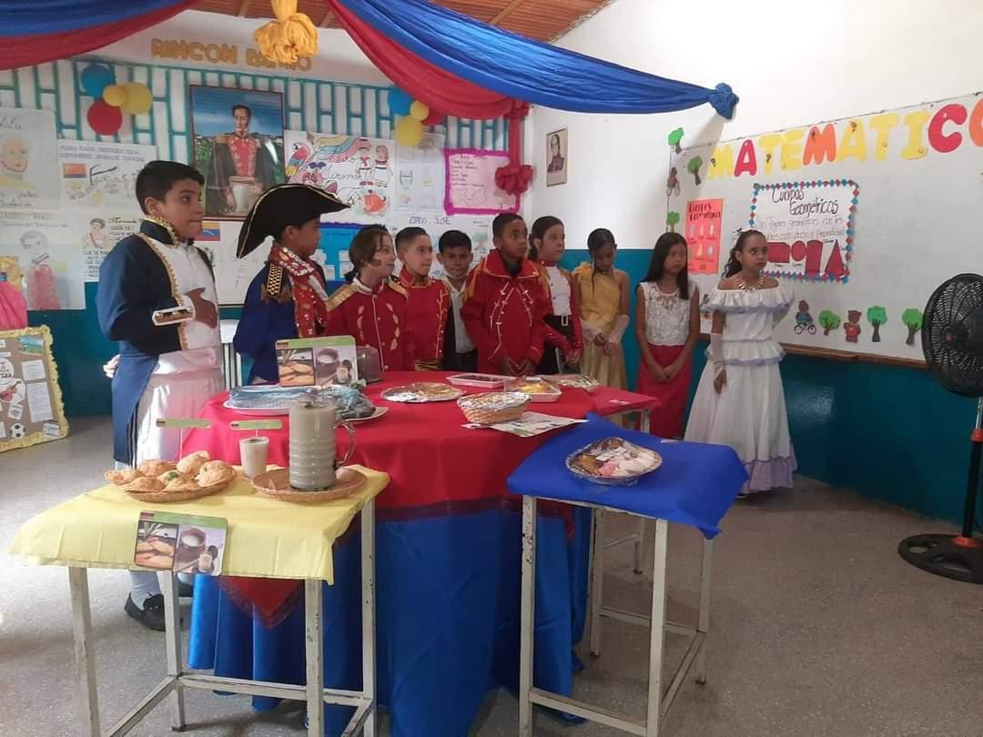 EscuelaRed's tweet photo. Así se trabaja en las Escuelas Bolivarianas Primarias @NicolasMAduro @_LaAvanzadora
@FreddyBernal
@MPPEDUCACION
@Berzabethg1 @Div_Ini_Pri_Esp @ZonaEducTachira @bolivar_rpa https://t.co/aKfrCuePJY