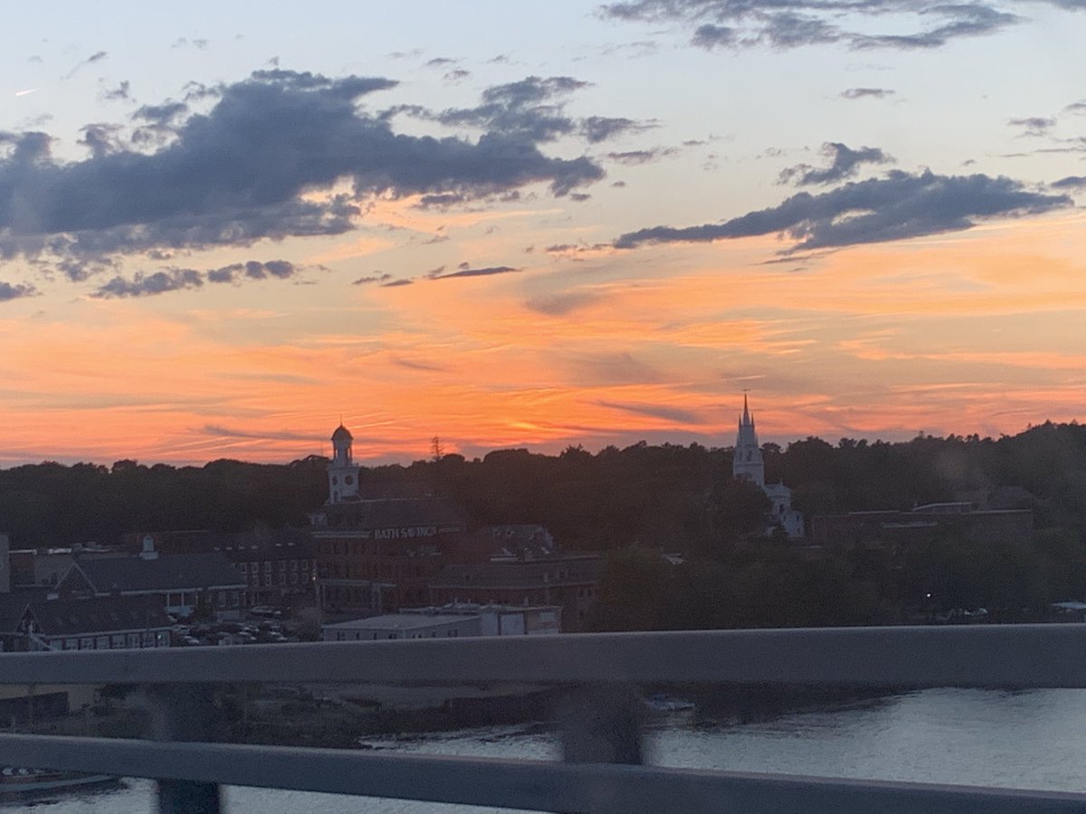 Sunset over Bath, Maine.
#thewaylifeshouldbe