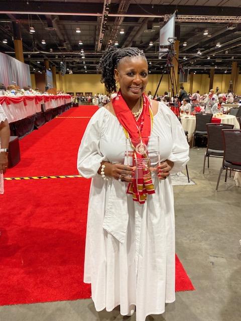 MemphisDST's tweet photo. #MemphisDST congratulates our chapter’s immediate past president, Delta April Hubbard.  She is the recipient of  the Dr. Yvonne Kennedy Leadership Award, presented at the 48th Southern Regional Conference.
#DSTRC2022 #MACIsWhereItIsAt  #DST1913 #MovingMACForward https://t.co/vYUXEvhCmB